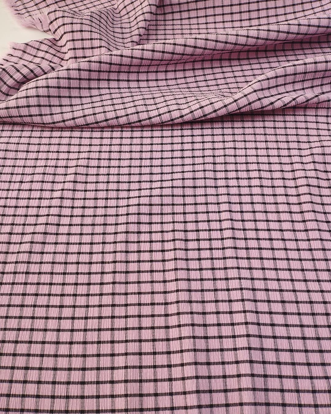 Pembe Siyah Renklerde Bürümcüklü Jarse
 En: 160 cm