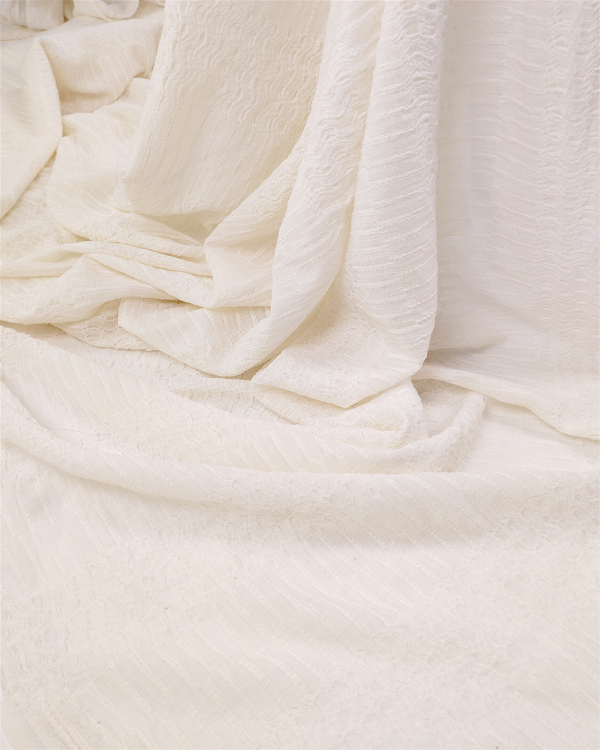 Krem Ekru Arası Kendinden Desenli Bürümcüklü Jarse Kumaş Elbiselik & Bluzluk 170x320cm