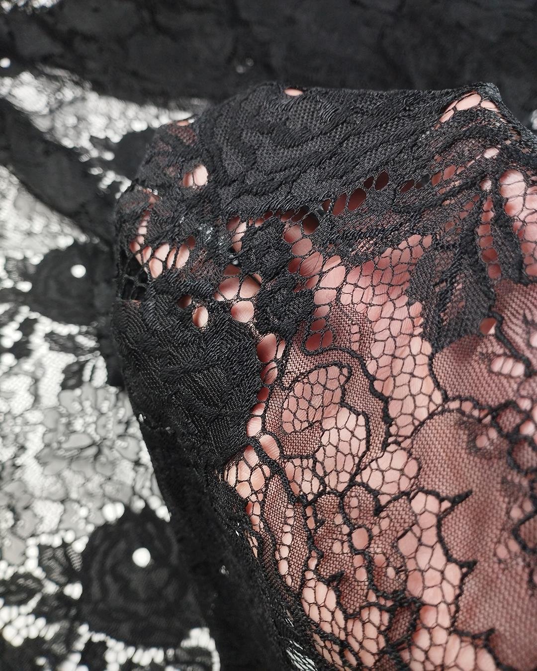 Siyah Renkte Dantel Kumaş
 En: 140 