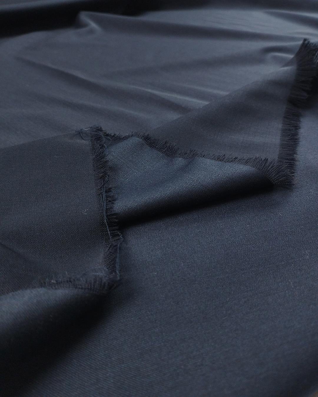 Koyu Lacivert Renkte Gabardin Kumaş

En: 150  cm