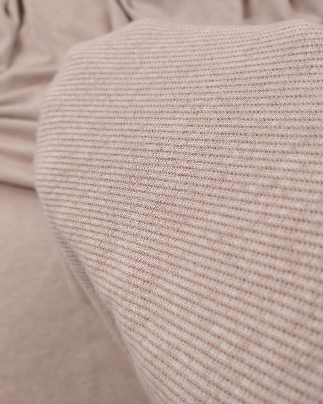 Pembe Ekru Diagonal Desenli Jakarlı İnterlok Kumaş Yumuşacık Esnek Hırkalık & Kazaklık En: 140cm