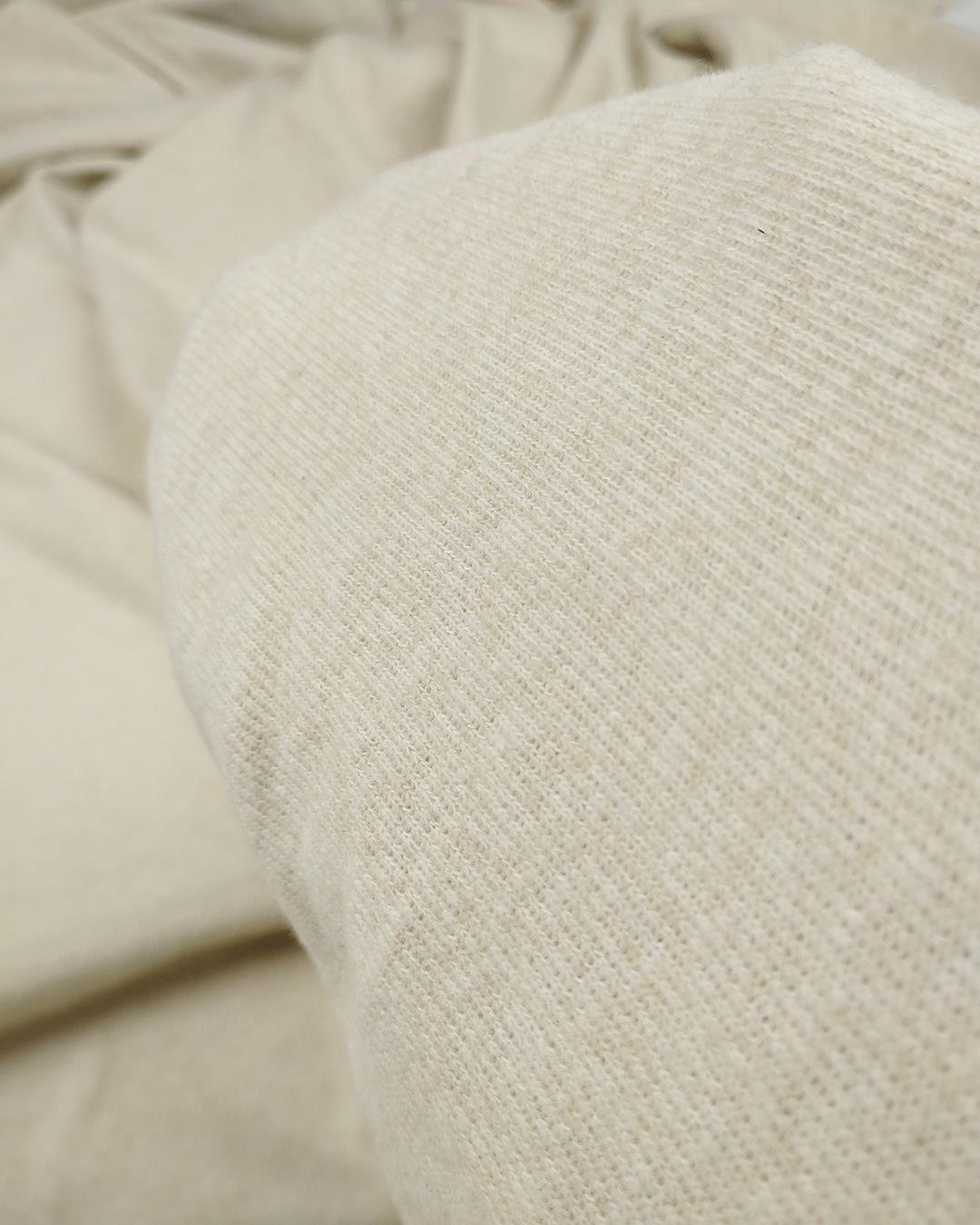 Krem Bej Arası Renkte Kaşkorse Örme Kumaş
 (En 160 cm x
 Boy 250 cm)