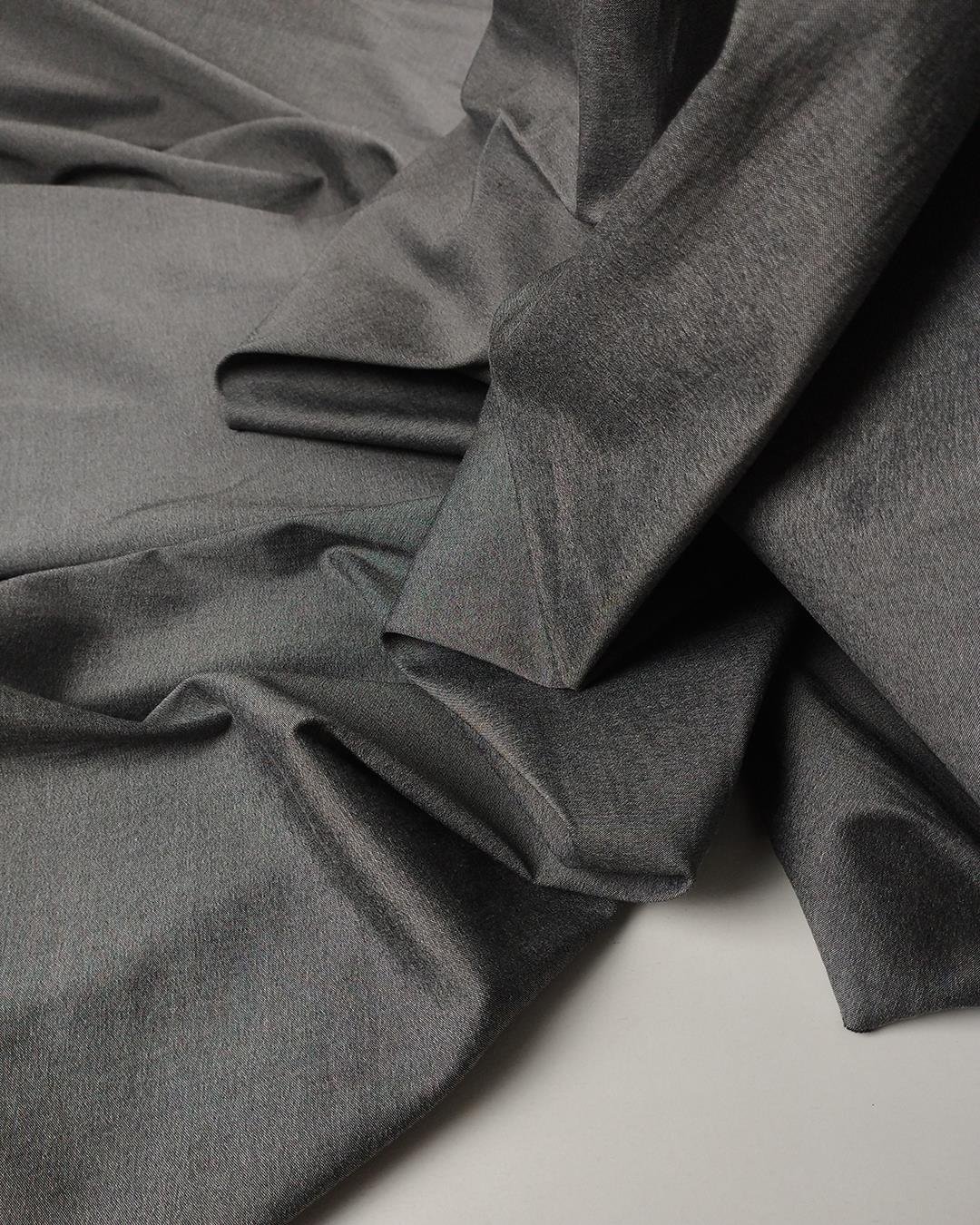 %70 Viskon %27 Sentetik %3 Elastan Gri Parlak Gabardin (En  140 cm x Boy  345 cm)