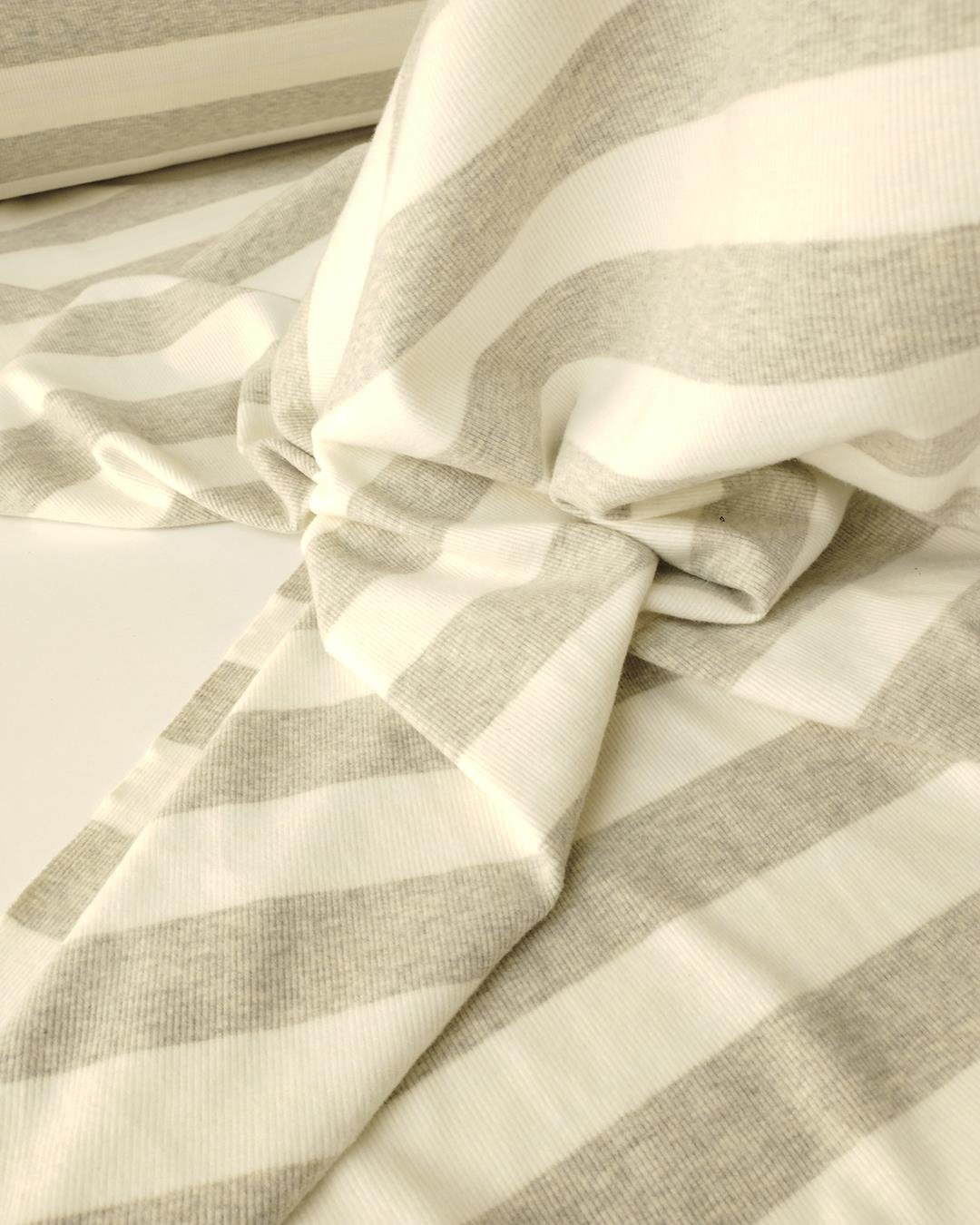 Gri Beyaz Renklerde Kaşkorse Örme Kumaş En: 95cm