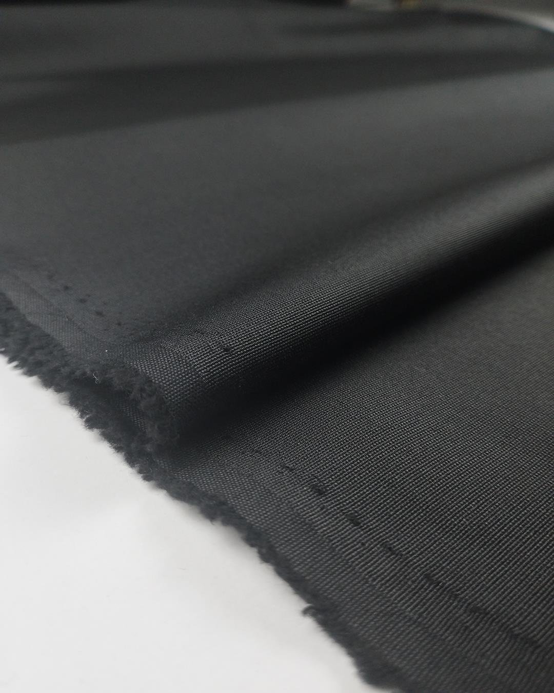 Siyah Renkte Keten Sentetik Karışık Kumaş
 En: 140 cm