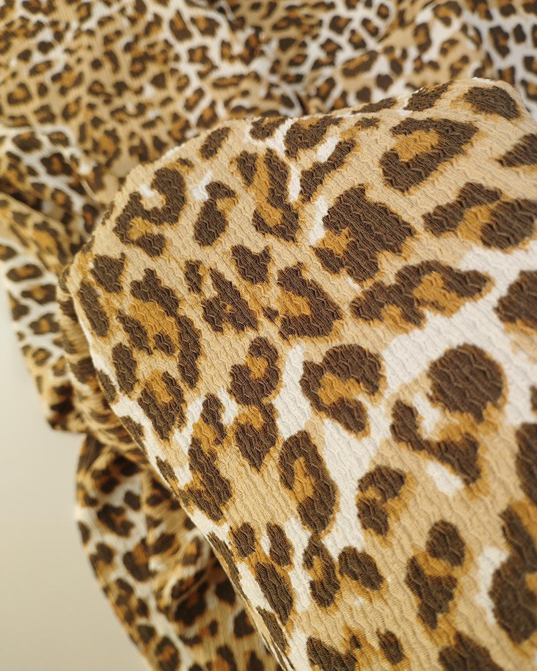 Kahve Tonları Ekru Leopar Desen Bürümcüklü Jarse En: 160 cm