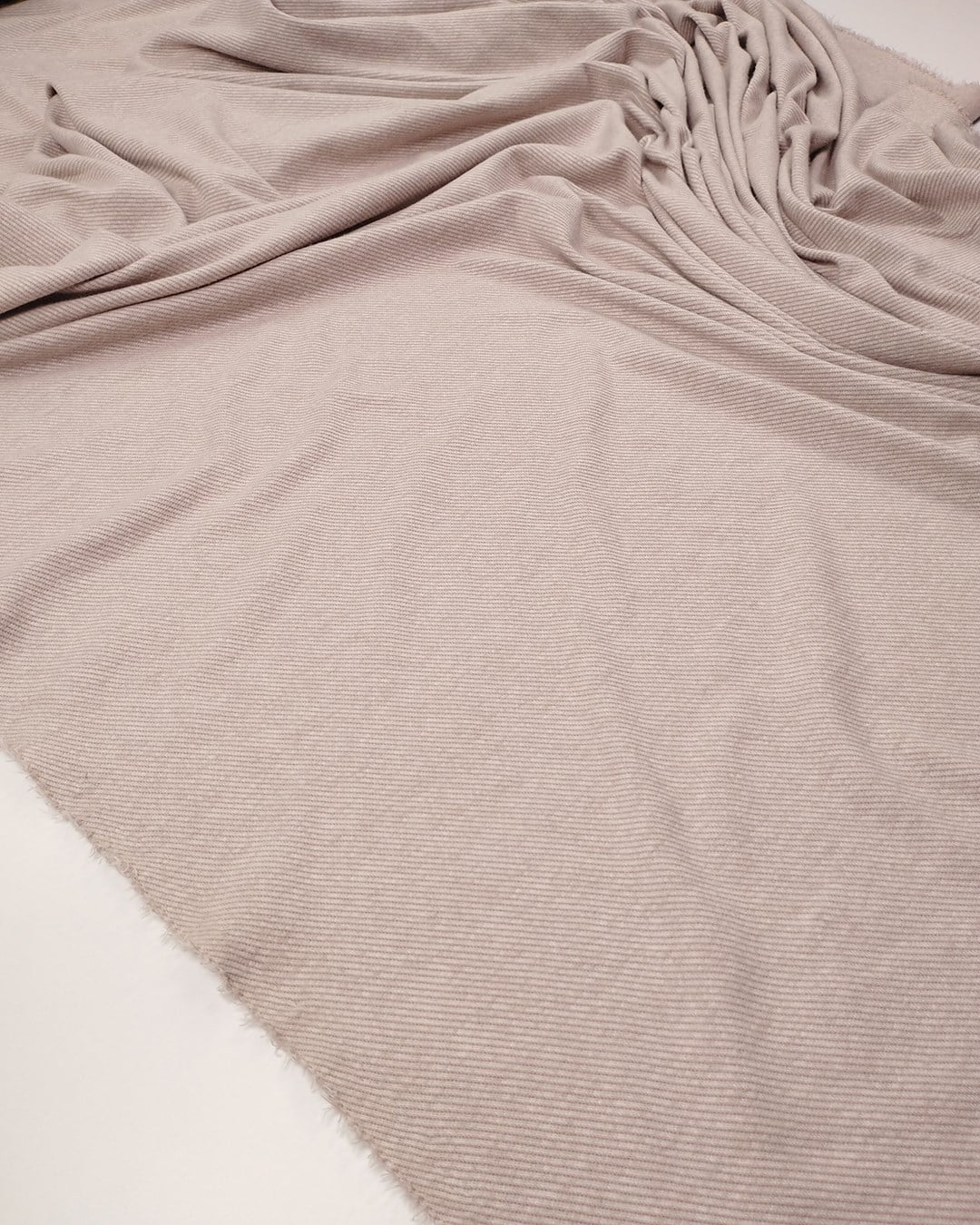 Pembe Ekru Diagonal Desenli Jakarlı İnterlok Kumaş Yumuşacık Esnek Hırkalık & Kazaklık En: 140cm