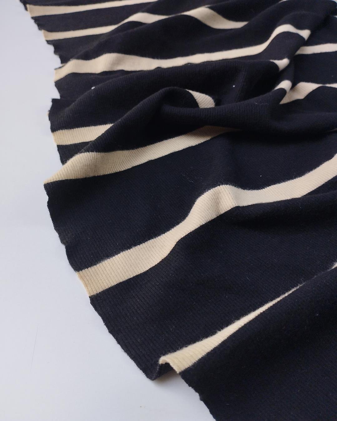 TEN EN Kahve Bej Renklerde Örme Kumaş
 (En 90 cm x
 Boy 150 cm)