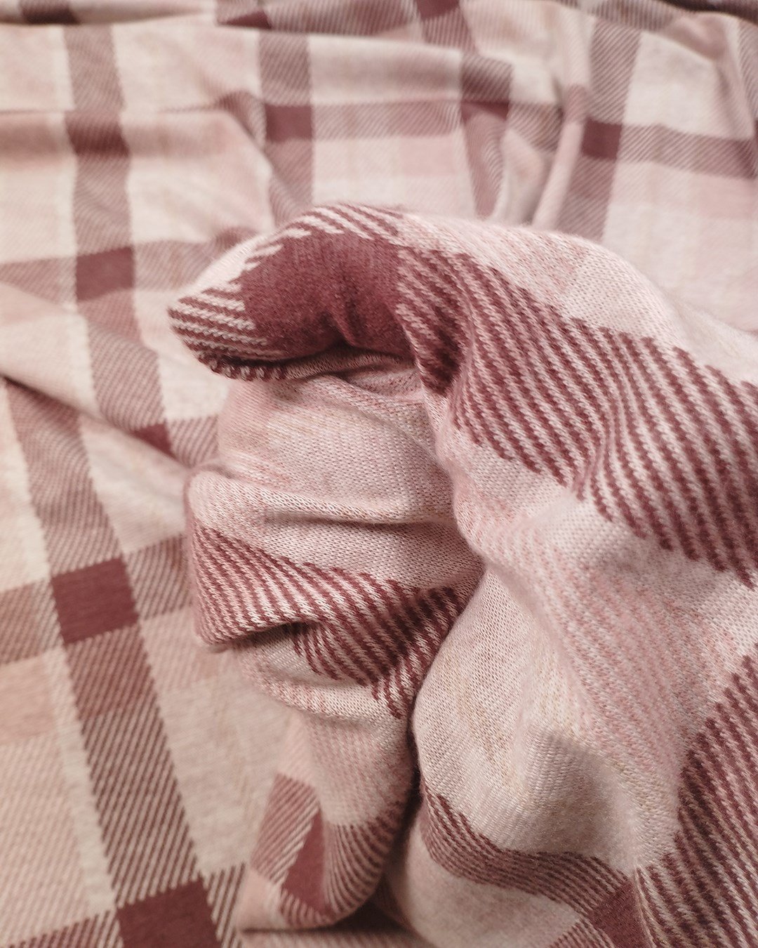 Pembe Bordo Ekru Ekoseli Jakarlı İnterlok Kumaş Esnek Yumuşacık Hırkalık & Kazaklık En: 140cm