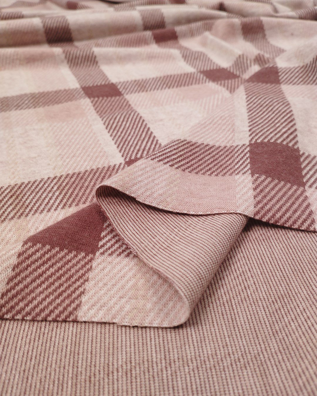 Pembe Bordo Ekru Ekoseli Jakarlı İnterlok Kumaş Esnek Yumuşacık Hırkalık & Kazaklık En: 140cm