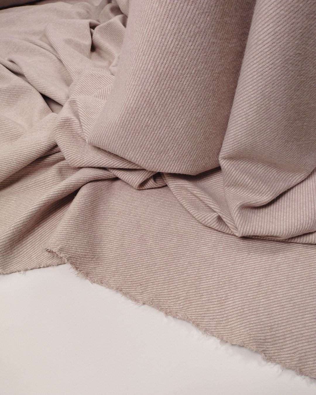Pembe Ekru Diagonal Desenli Jakarlı İnterlok Kumaş Yumuşacık Esnek Hırkalık & Kazaklık En: 140cm