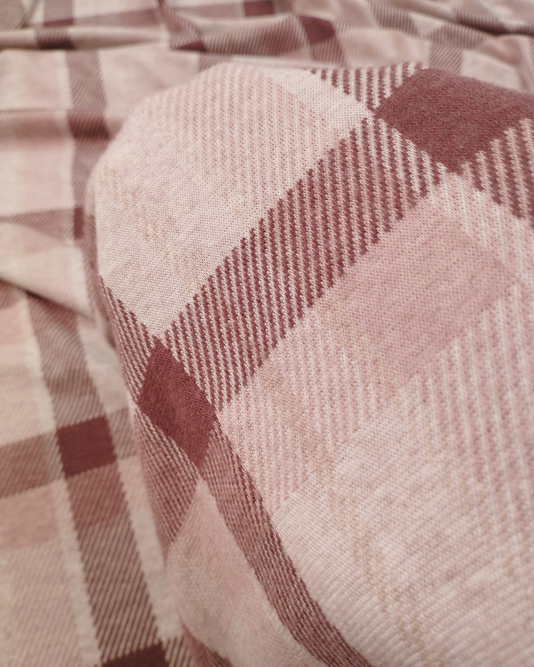 Pembe Bordo Ekru Ekoseli Jakarlı İnterlok Kumaş Esnek Yumuşacık Hırkalık & Kazaklık En: 140cm