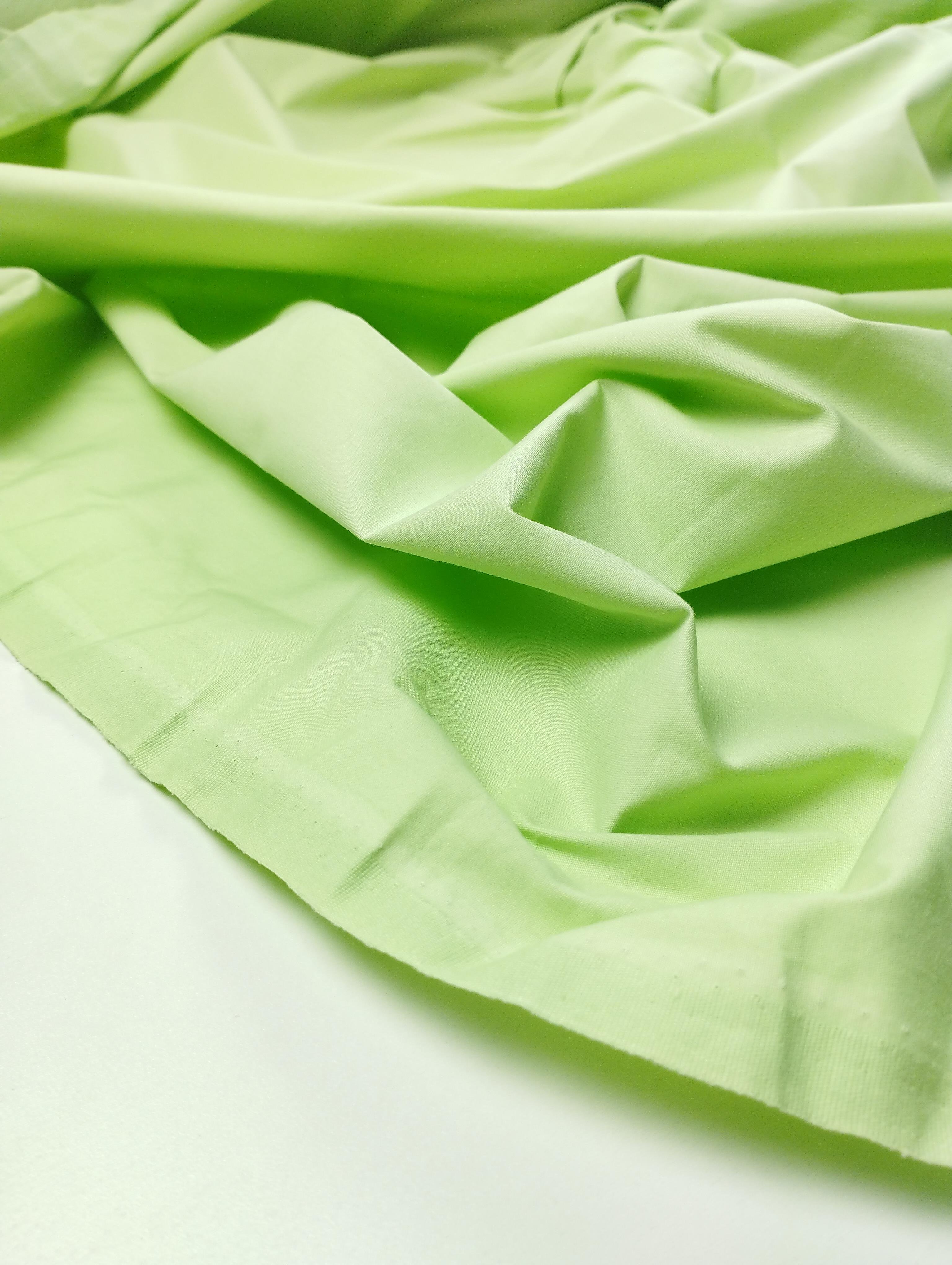Açık Yeşil Renkte Poplin Benzeri DokumaEn: 150 cm