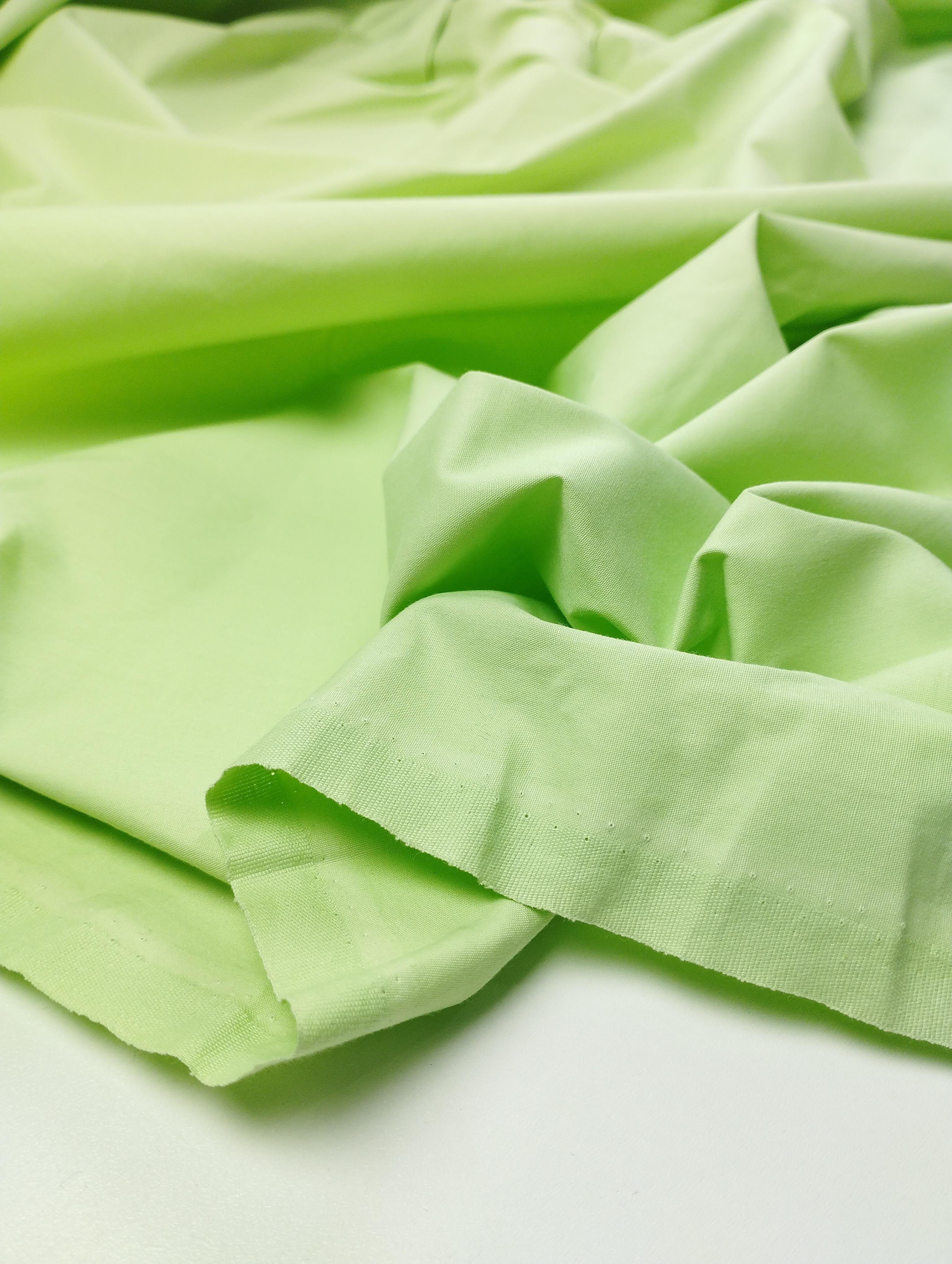 Açık Yeşil Renkte Poplin Benzeri DokumaEn: 150 cm