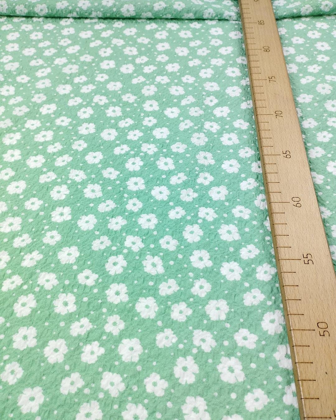 Açık Yeşil Üzeri Beyaz Çiçekli Gofreli Dokuma (En  140 cm x Boy  290 cm)
