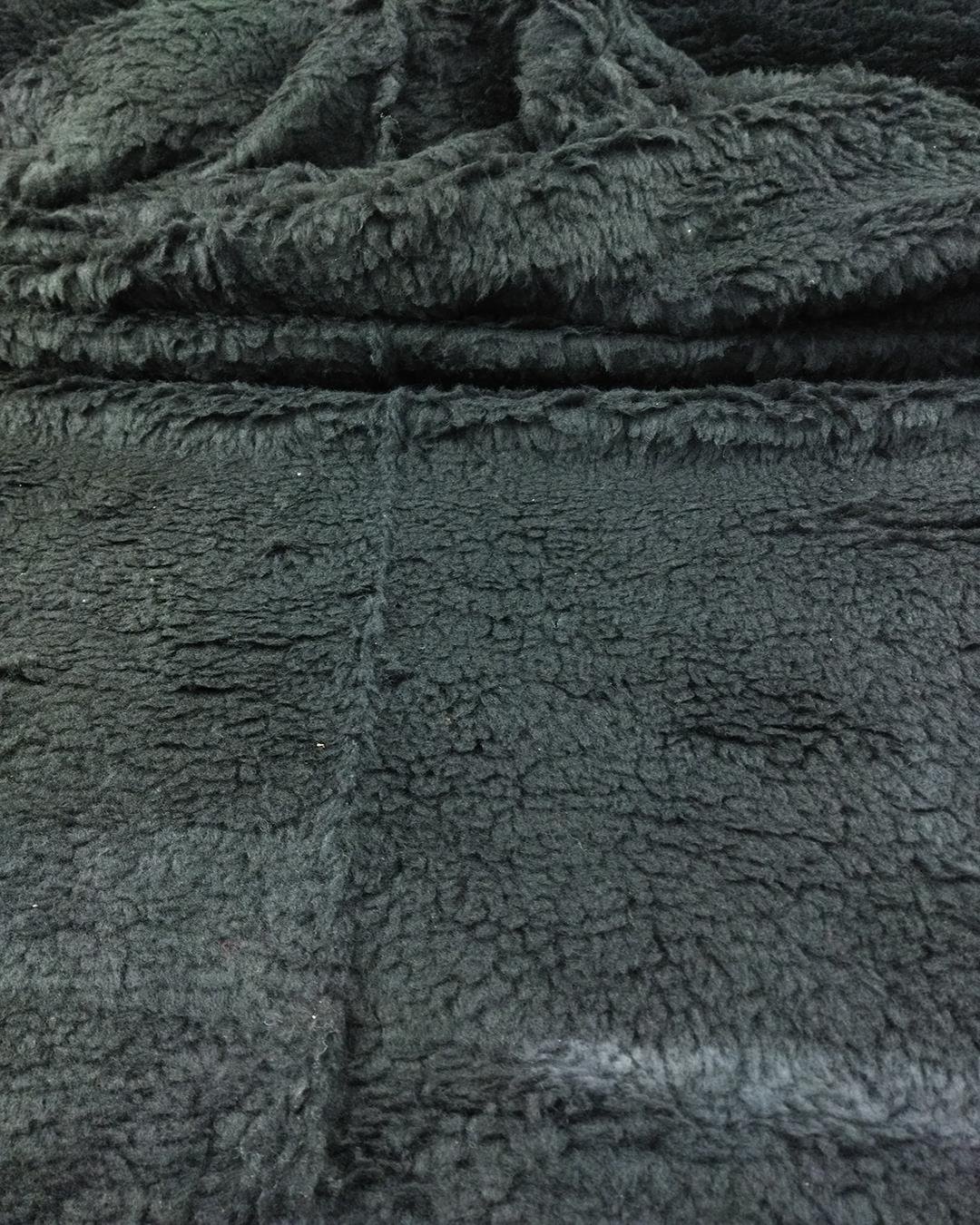 Astarlık Peluş Siyah Renkte (En 150 cm x Boy 370 cm)
