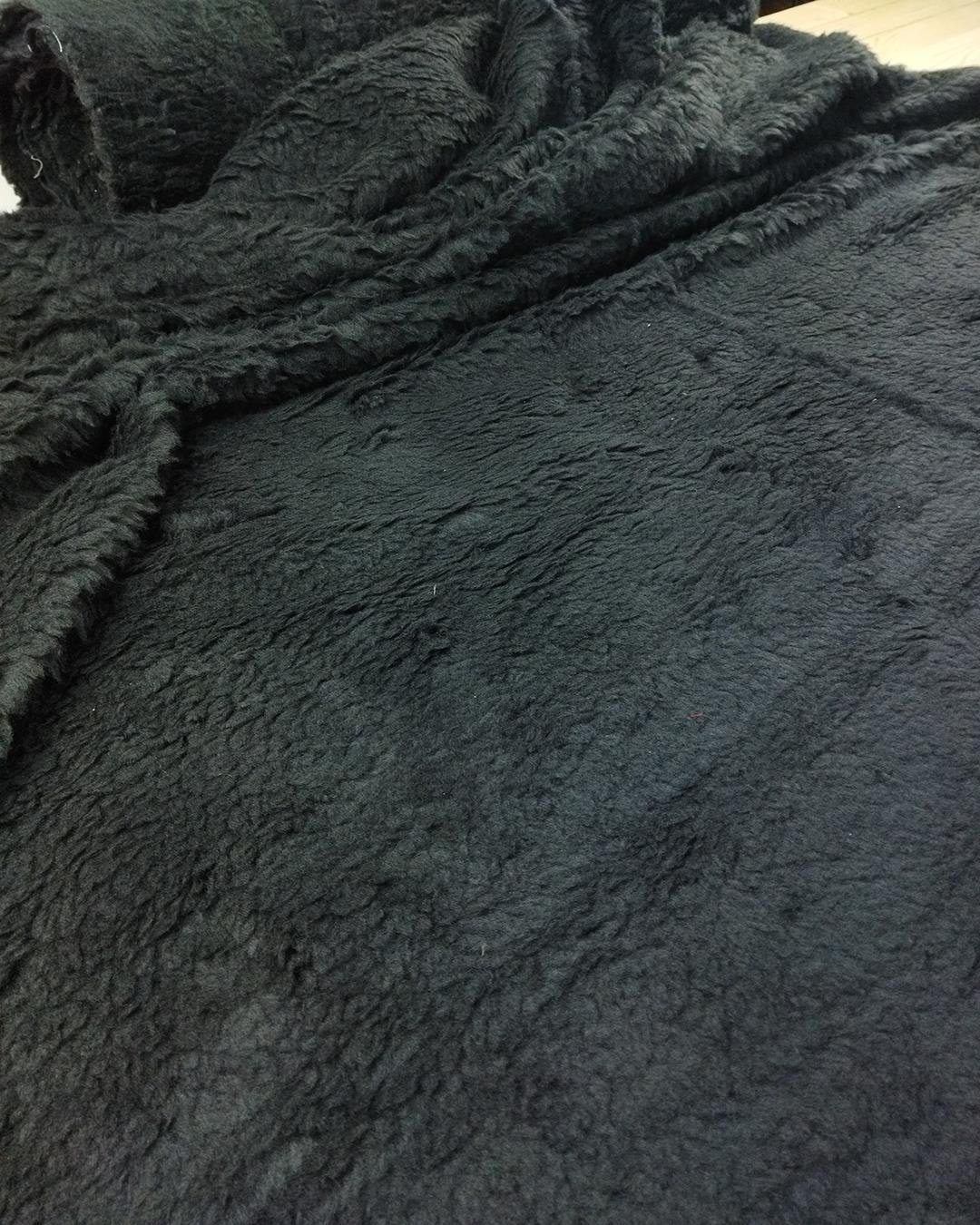 Astarlık Peluş Siyah Renkte (En 150 cm x Boy 370 cm)