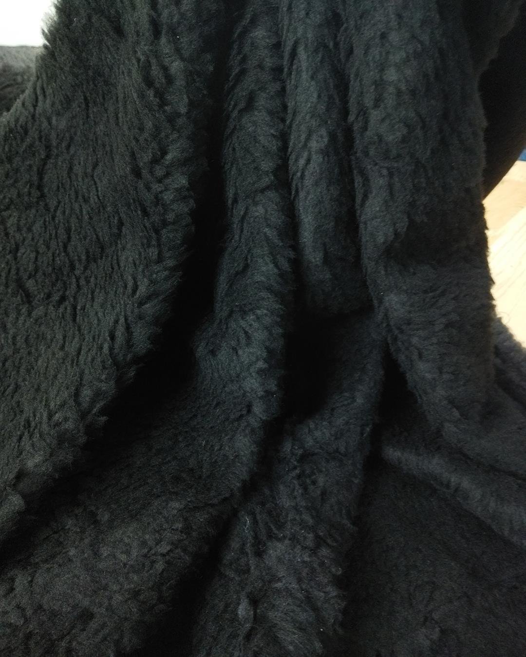 Astarlık Peluş Siyah Renkte (En 150 cm x Boy 370 cm)