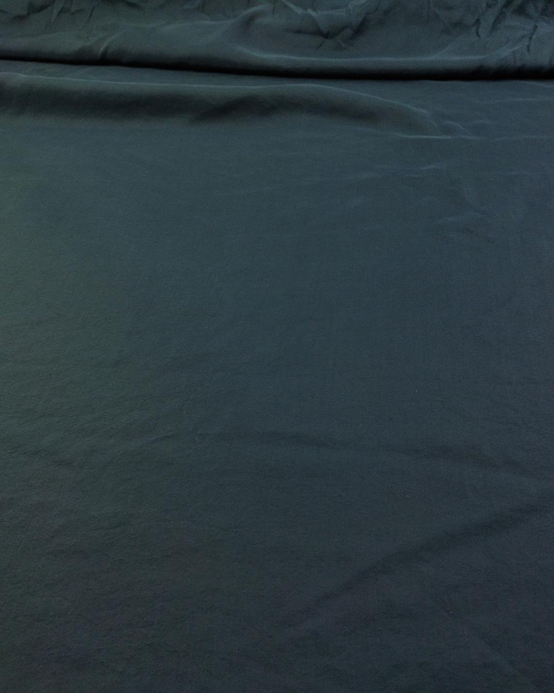 Ayrobin Benzeri Dokuma Hafif Parlak Siyah Renkte (En 135 cm x Boy 230 cm)
