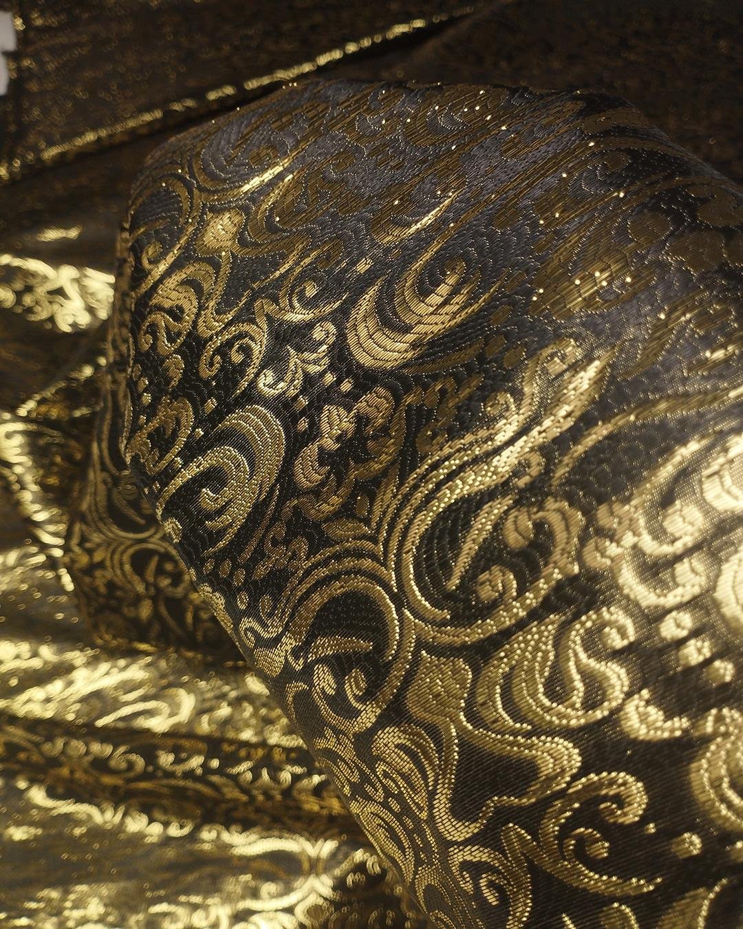 Gold Renkte Brokar Kumaş
 (En 140 cm x
 Boy 285 cm)