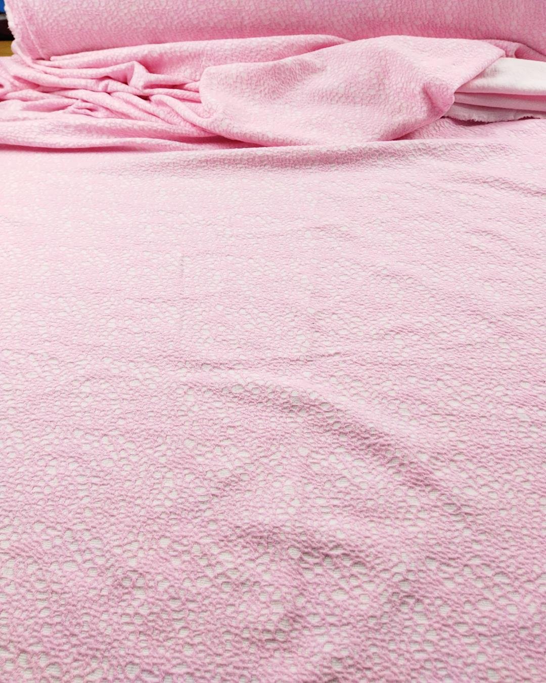 Beyaz Pembe Renklerde Kabartmalı Örme (En  150 cm x Boy  220 cm)