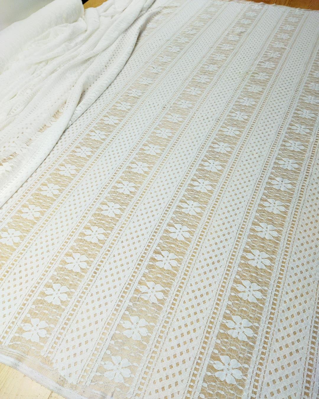 Beyaz Renkte Dantel Jarse (En  130 cm x Boy  200 cm)