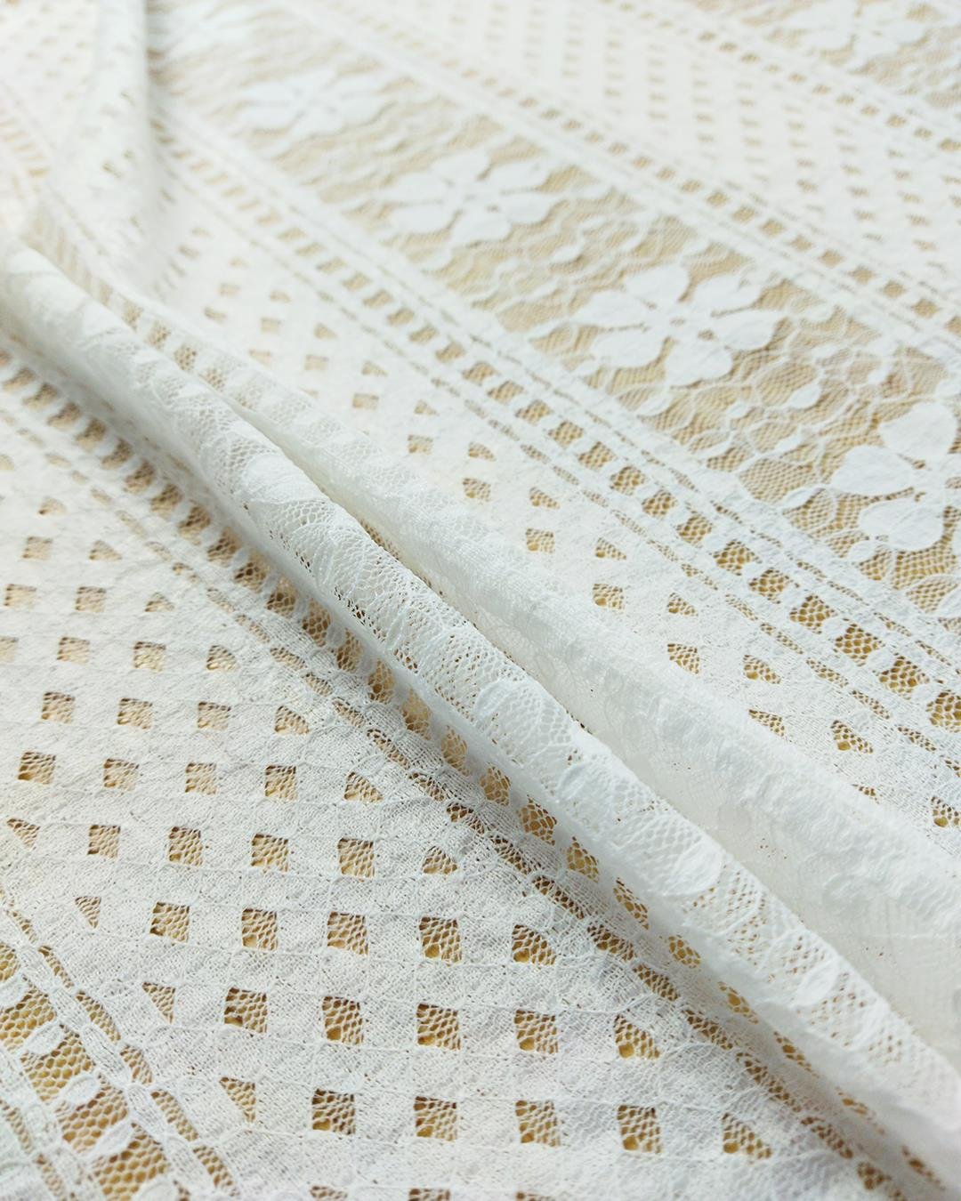 Beyaz Renkte Dantel Jarse (En  130 cm x Boy  270 cm)