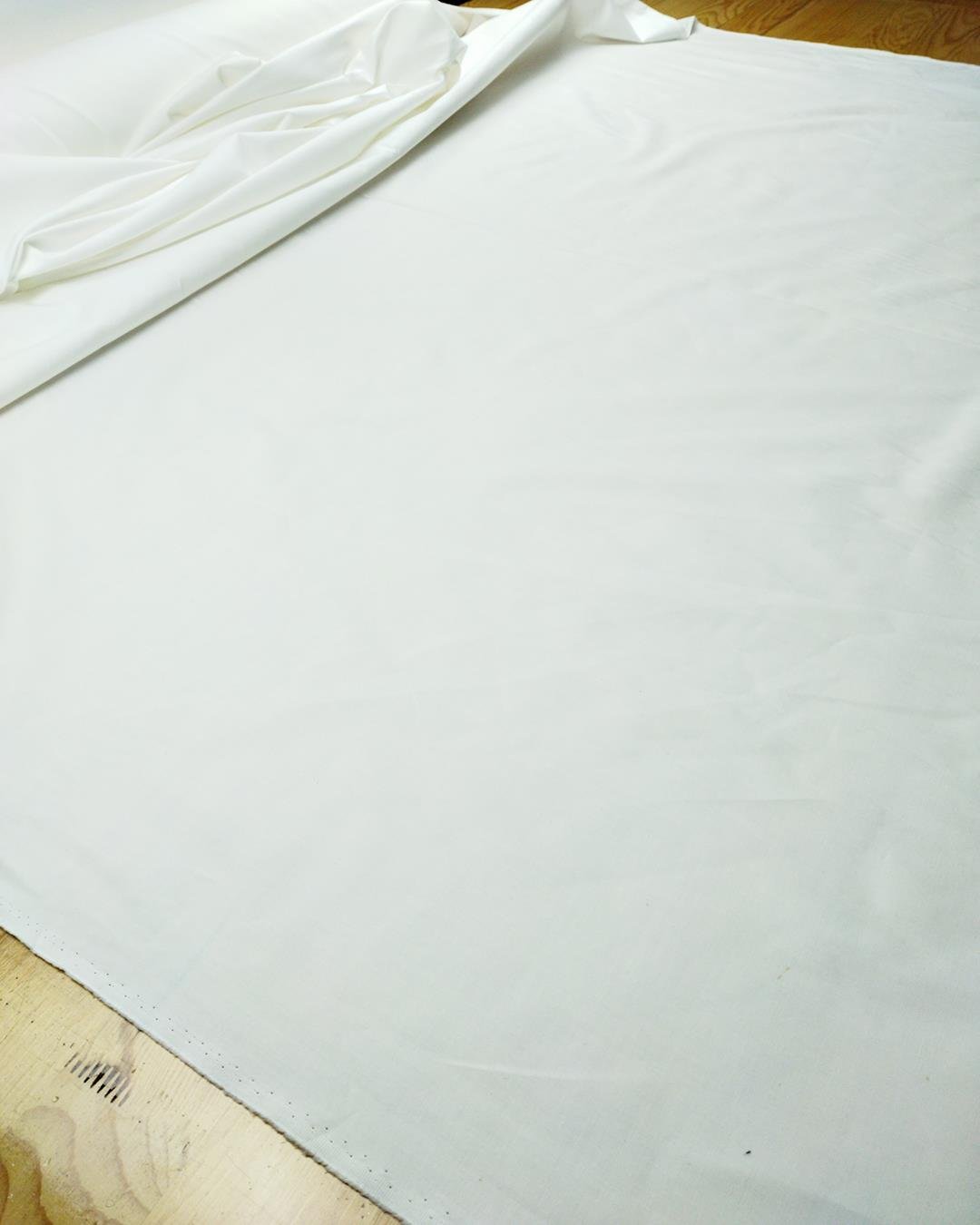 Beyaz Renkte Gabardin (En  150 cm x Boy  150 cm)