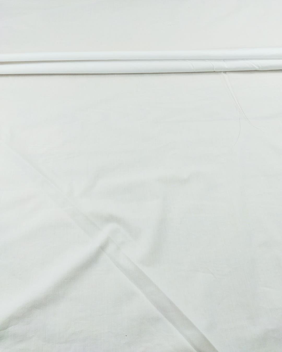 Beyaz Renkte Pamuk Poplin En: 130 cm