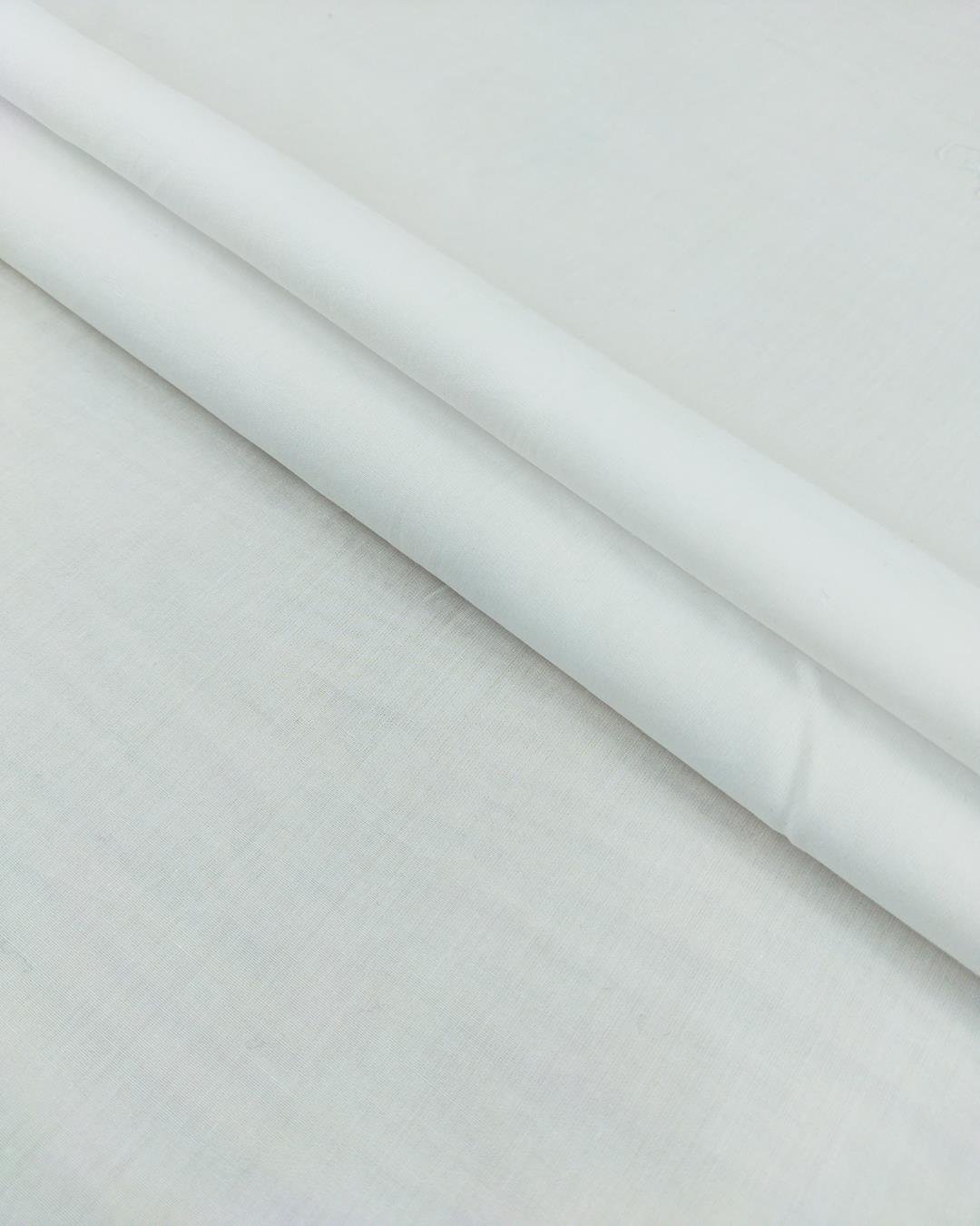 Beyaz Renkte Pamuk Poplin En: 130 cm