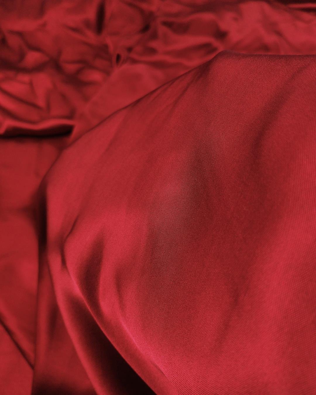 Bordo Renkte %63 Rayon %37 Viskon Saten (En  140 cm x Boy  200 cm)
