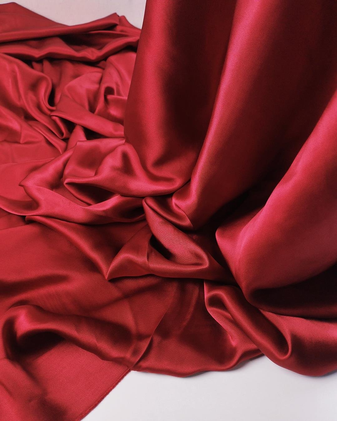 Bordo Renkte %63 Rayon %37 Viskon Saten (En  140 cm x Boy  200 cm)