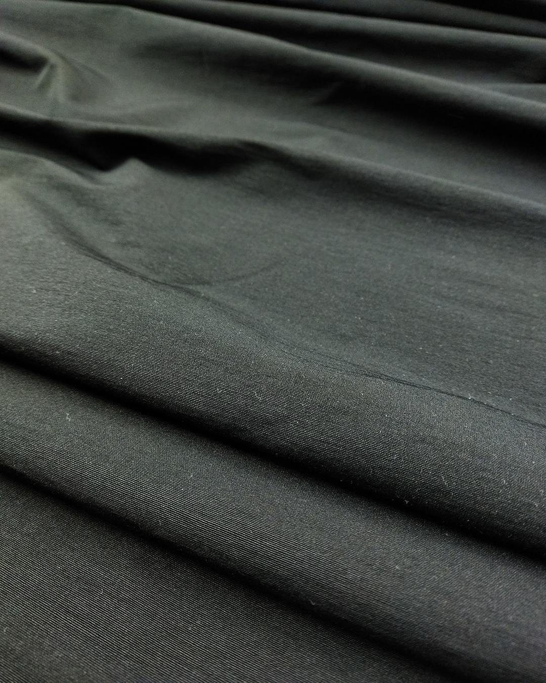 Boyuna Esnek Gabardin Siyah Renkte (En 160 cm x Boy 250 cm)