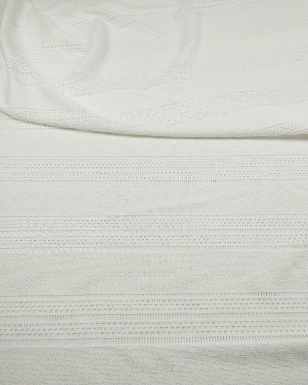 Beyaz Renkte Dantel
 (En 125 cm x
 Boy 180 cm)