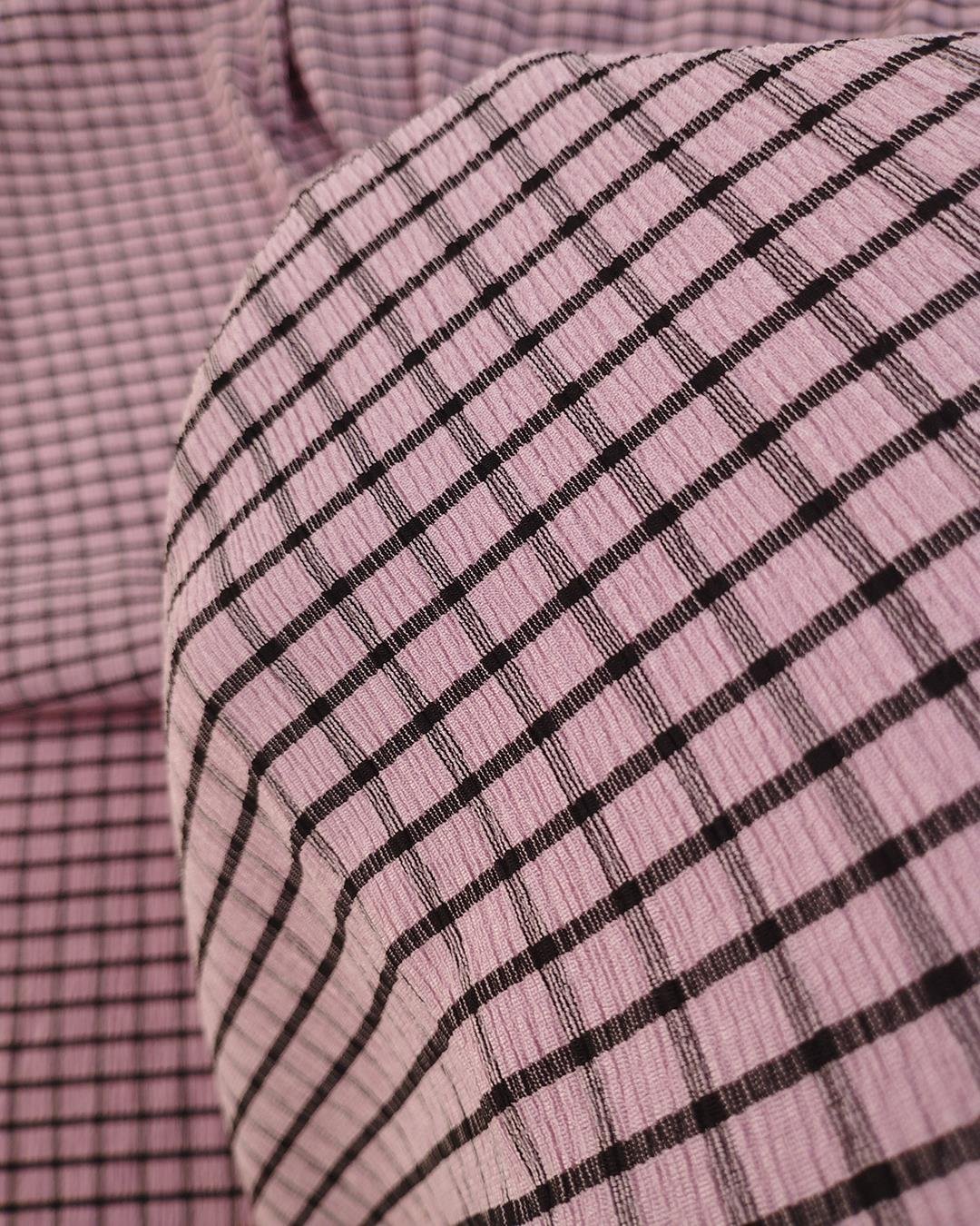 Pembe Siyah Renklerde Bürümcüklü Jarse
 En: 160 cm