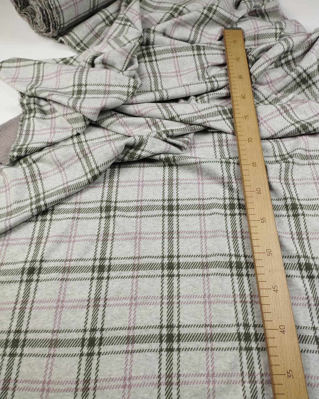 Yeşil Pembe Gri Ekoseli Jakarlı Örme
 En: 130 cm