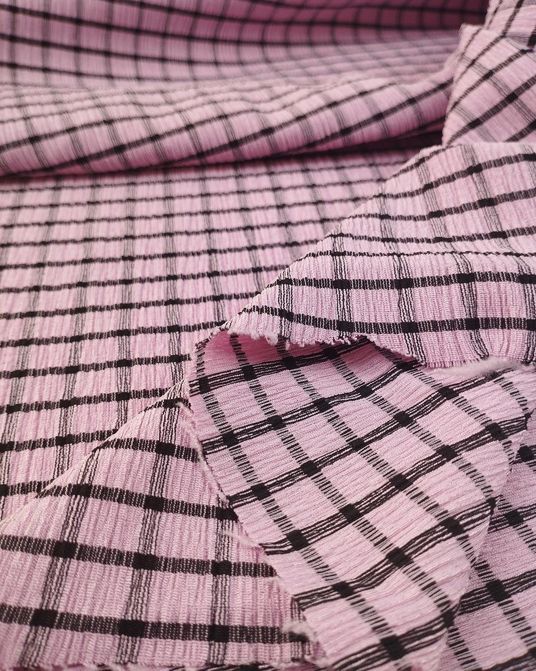 Pembe Siyah Renklerde Bürümcüklü Jarse
 En: 160 cm