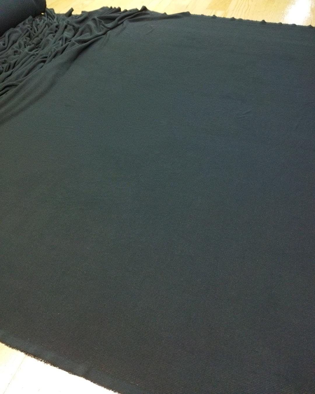 TEK EN Siyah Renkte Kaşkorse Jarse
 En: 95 cm