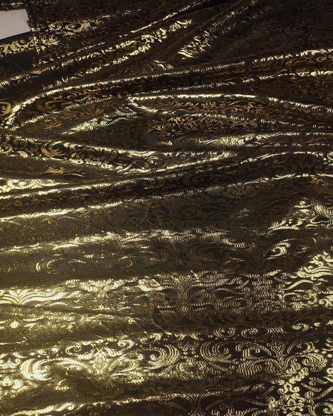 Gold Renkte Brokar Kumaş
 (En 140 cm x
 Boy 285 cm)