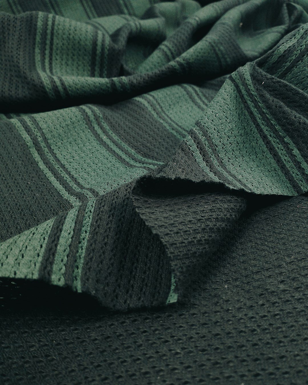 Siyah PamukluSiyah Yeşil Örme Kumaş Pamuksu Tok Dokulu Elbiselik & Bluzluk En: 200cmTülbent Vual Kumaş İnce Hafif Dökümlü Fularlık & Pareoluk En: 80cm