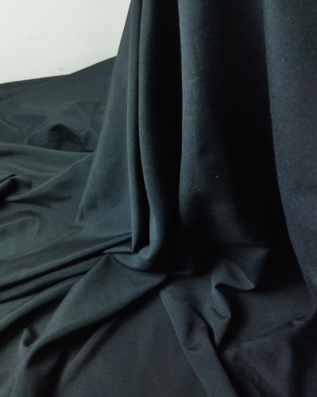 Gabardin Benzeri Dokuma Siyah Renkte (En 140 cm x Boy 230 cm)