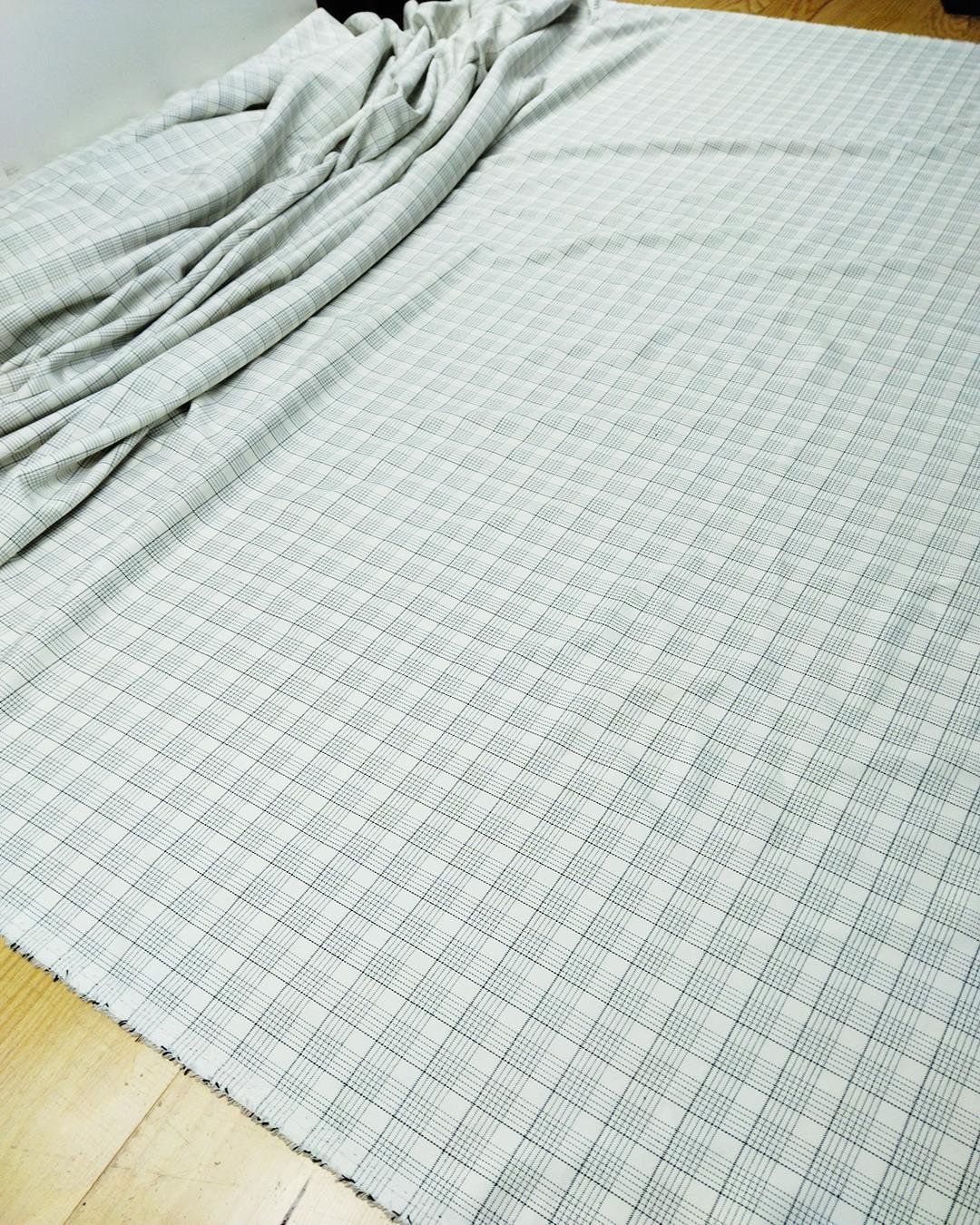 Gabardin Siyah Beyaz Renklerde (En 140 cm x Boy 290 cm)