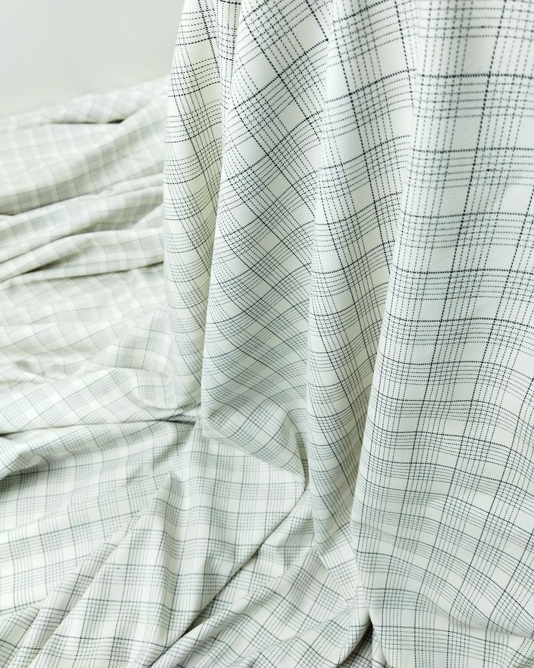 Gabardin Siyah Beyaz Renklerde (En 140 cm x Boy 290 cm)