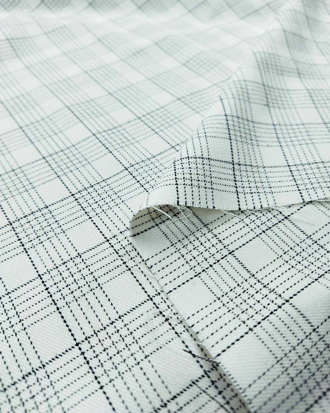 Gabardin Siyah Beyaz Renklerde (En 140 cm x Boy 290 cm)