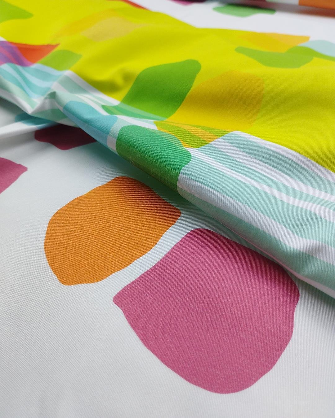 İnce Gabardin Canlı Renklerde (En 140 cm x Boy 340 cm)