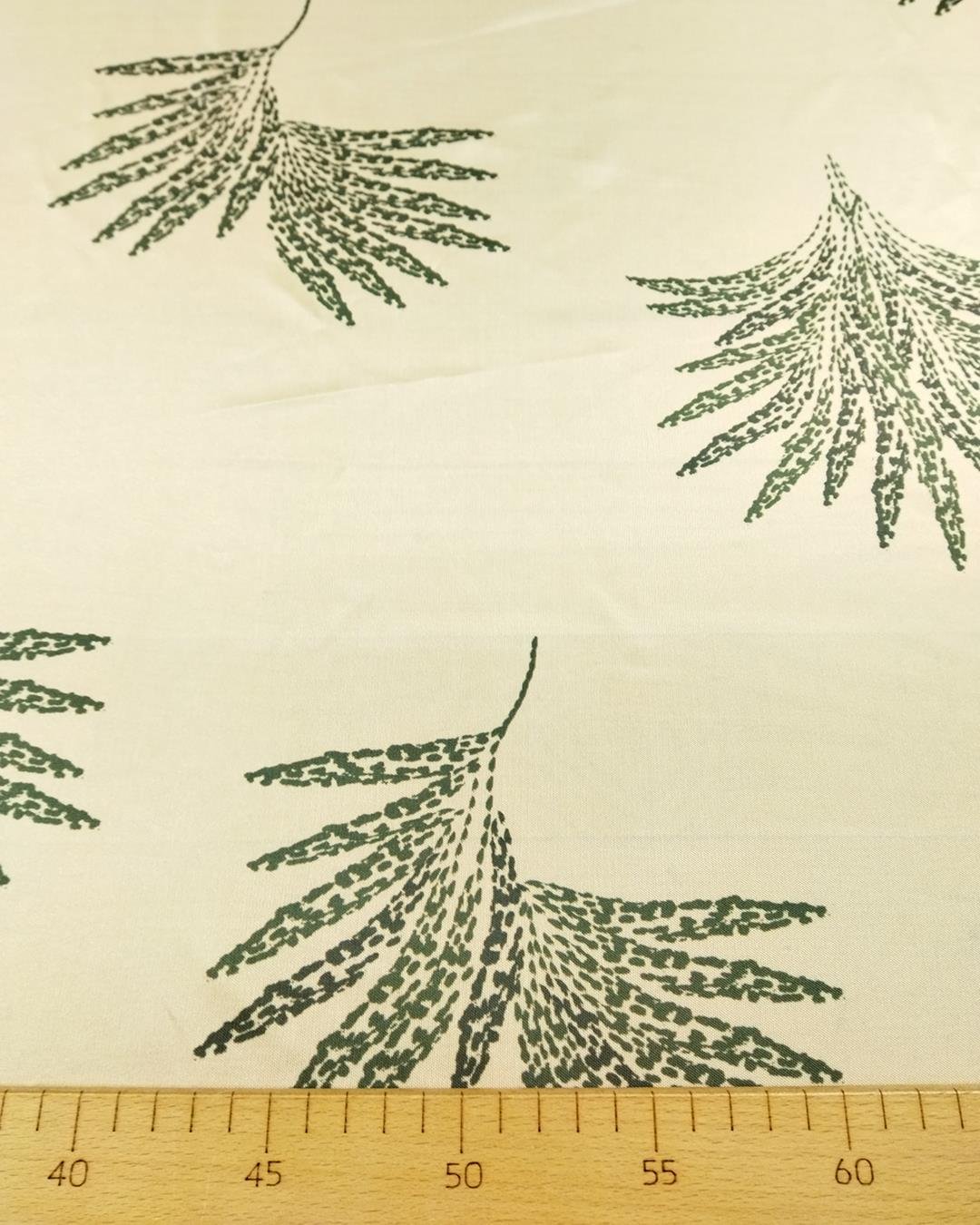 İnce Jarse Krem Üzeri Yeşil Renkte (En 150cm x Boy 175 cm)