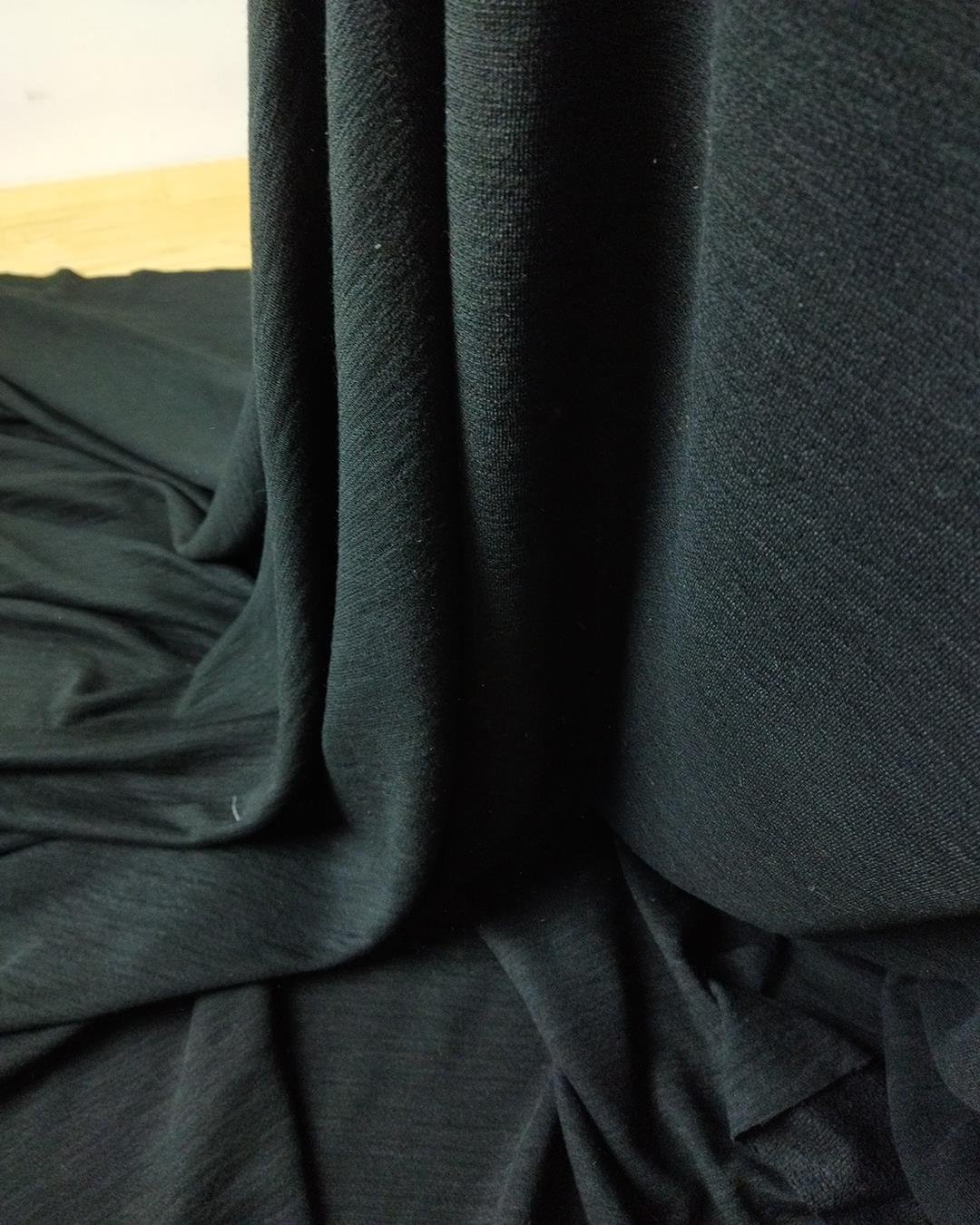 İnce Örme Siyah Renkte (En 170 cm x Boy 185 cm)