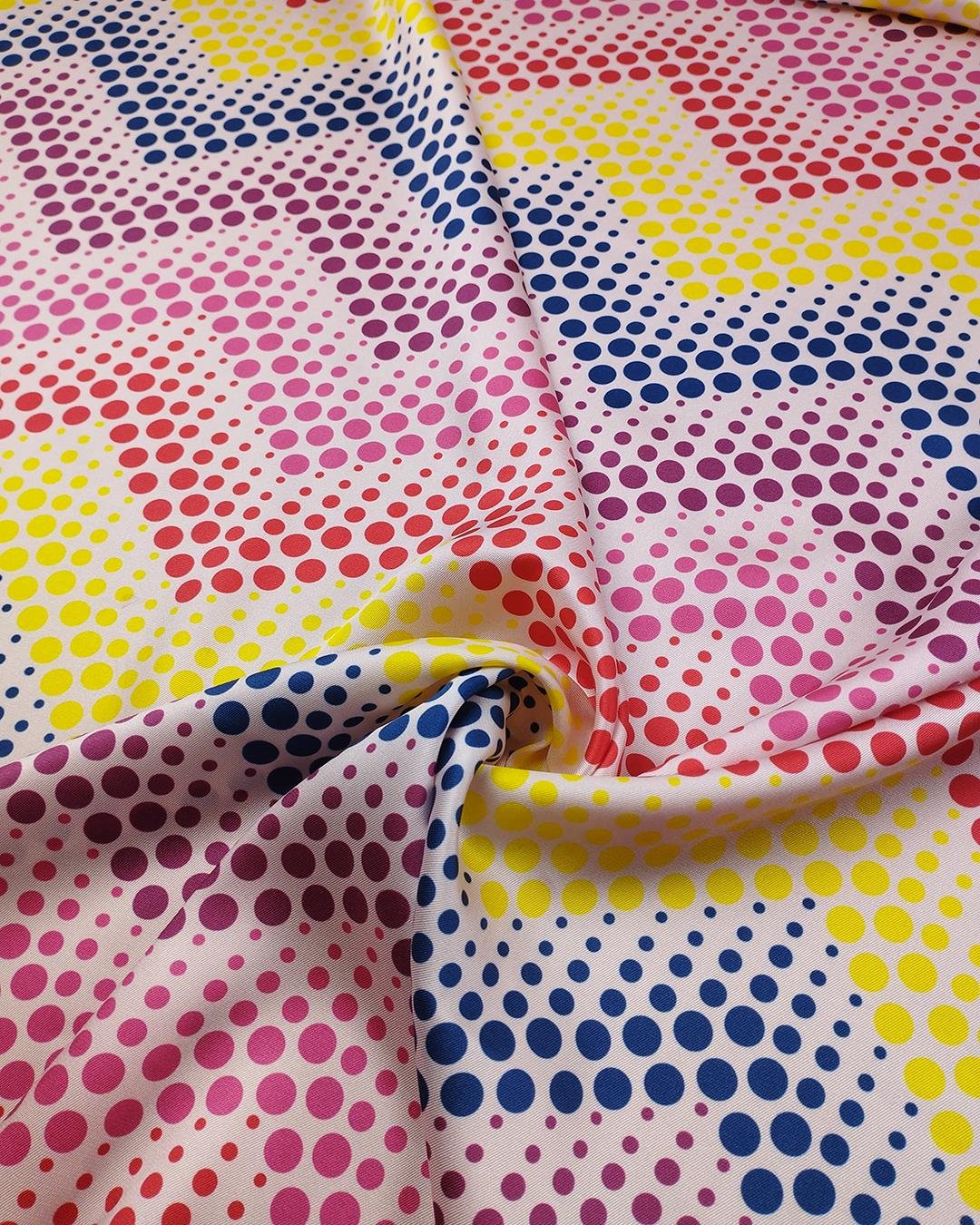 İnce Saten Retro Renk ve Desende (En 150 cm x Boy 175 cm)