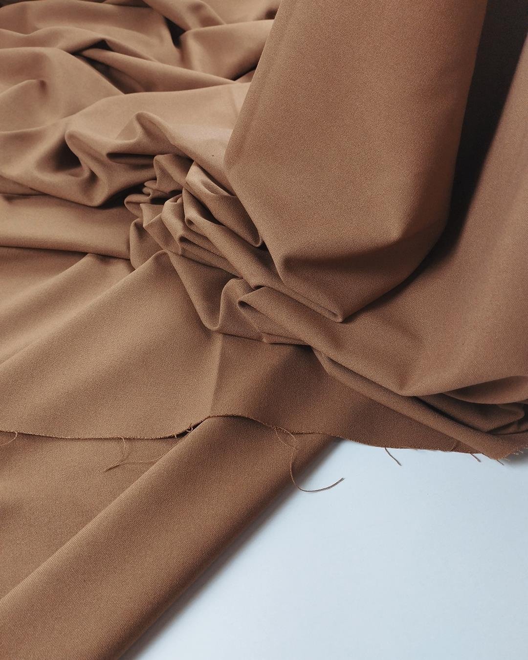 Kahve Renkte Krep Gabardin Arası Dokuma (En  140 cm x Boy  270 cm)