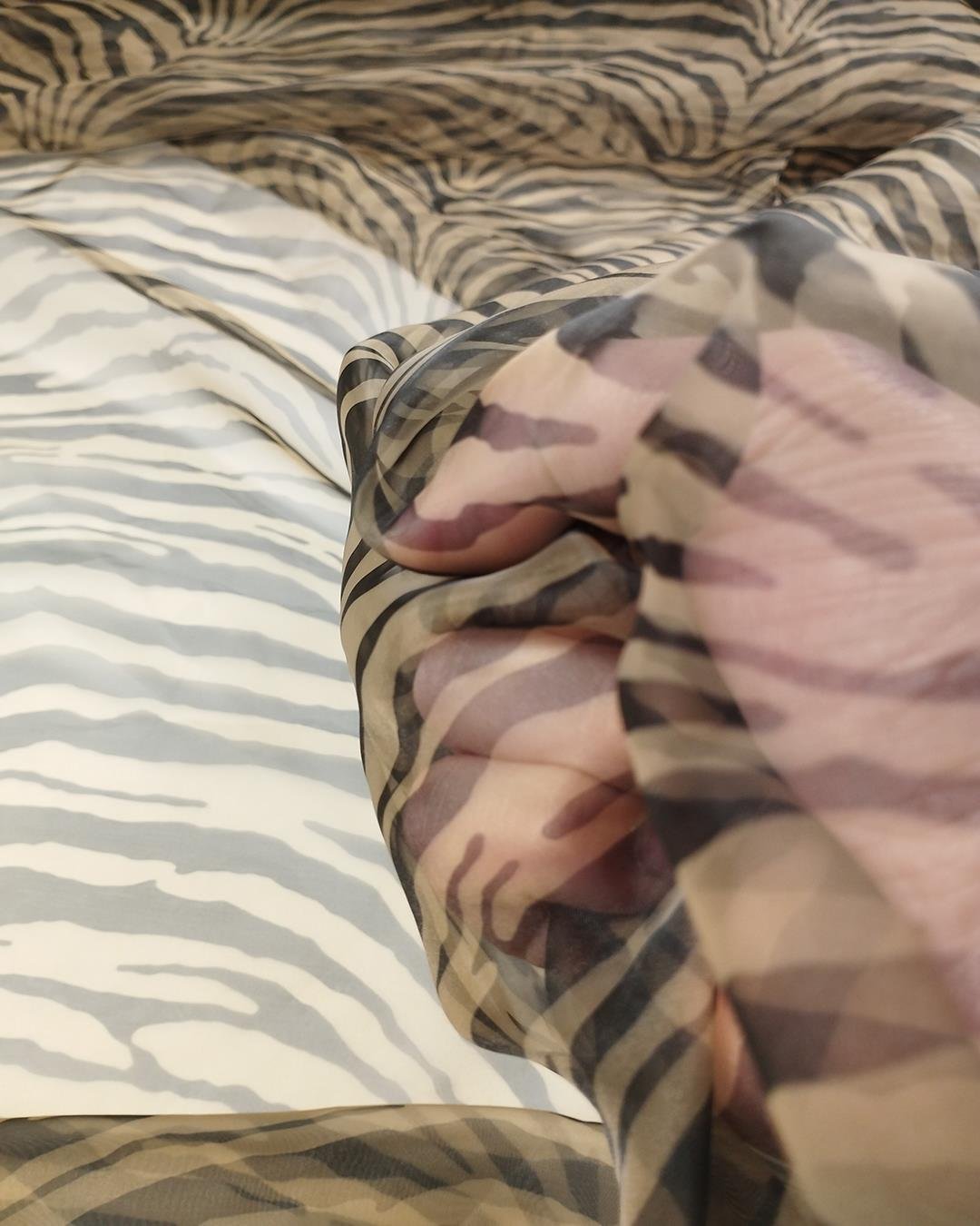 Kahve Siyah Renklerde Organze Tül (En  140 cm x Boy  360 cm)